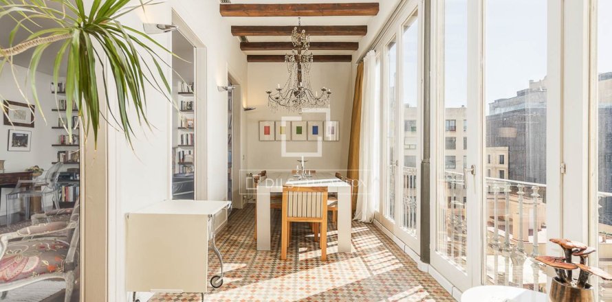 Apartamento en Barcelona, España 3 dormitorios, 168 m2 No. 192576