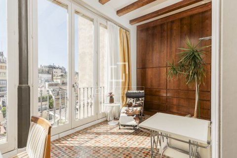 Apartamento en venta en Barcelona, España 3 dormitorios, 168 m2 No. 192576 - foto 2