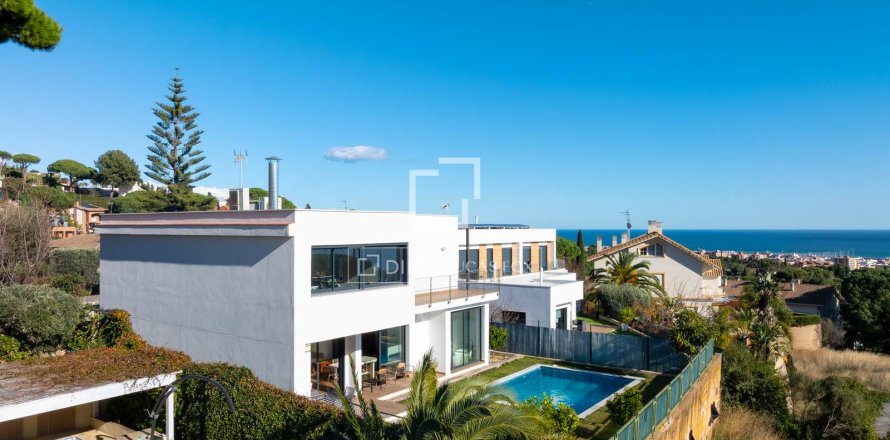 Villa in Premia De Dalt, Barcelona, Spain 6 bedrooms, 382 sq.m. No. 160814