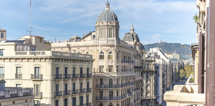 Apartment à Barcelona, Espagne 4 chambres, 137 m2 No. 160816