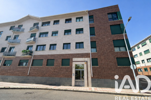Apartamento en Villaquilambre, León, España 2 dormitorios, 119 m2 No. 184957