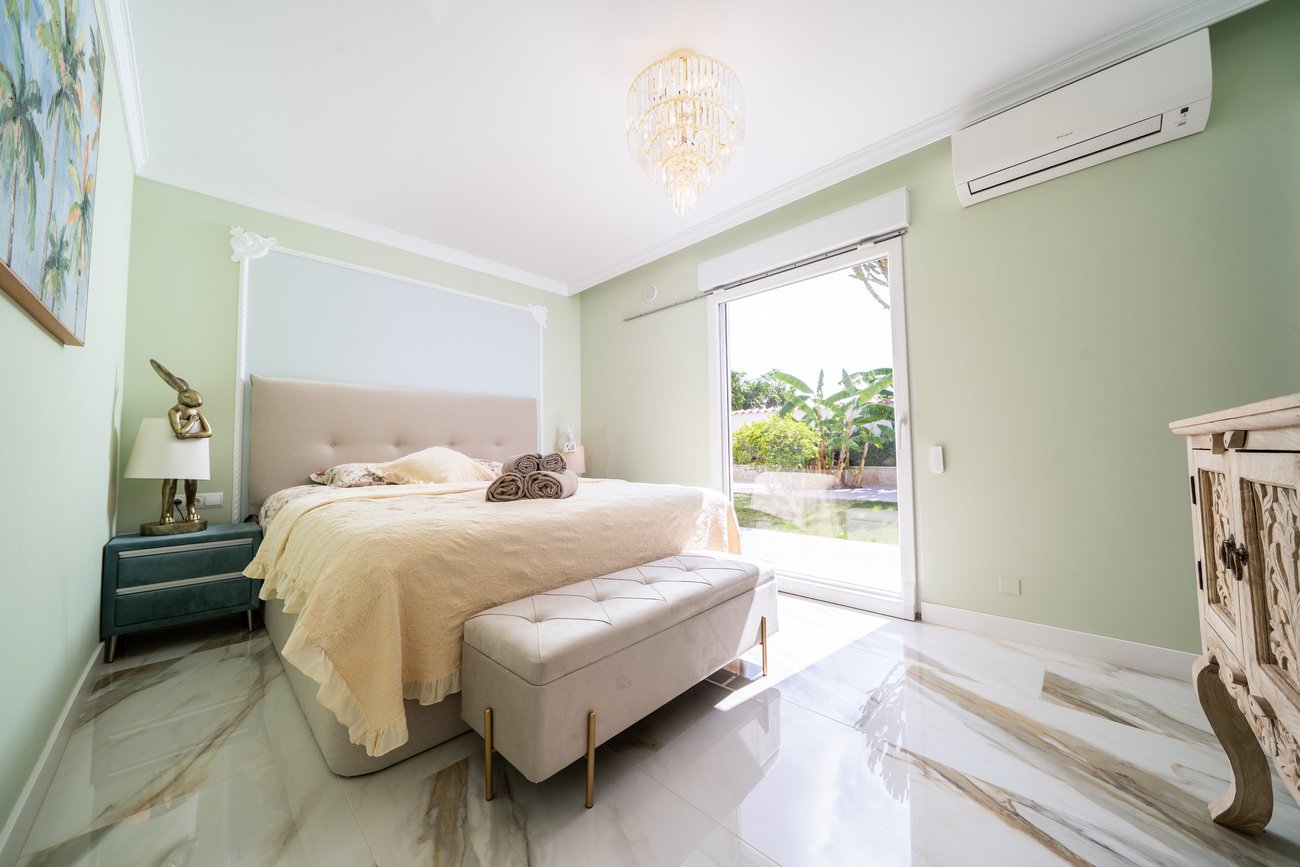Villa a Torrevieja, Alicante, Spagna 4 camere da letto, 201 mq. N° 138623