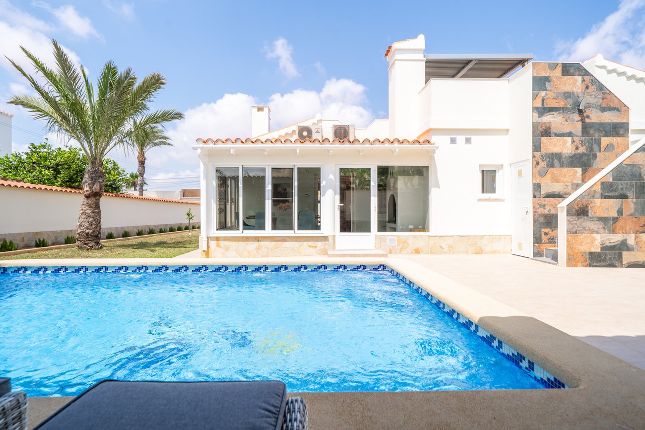 Villa a Torrevieja, Alicante, Spagna 4 camere da letto, 201 mq. N° 138623