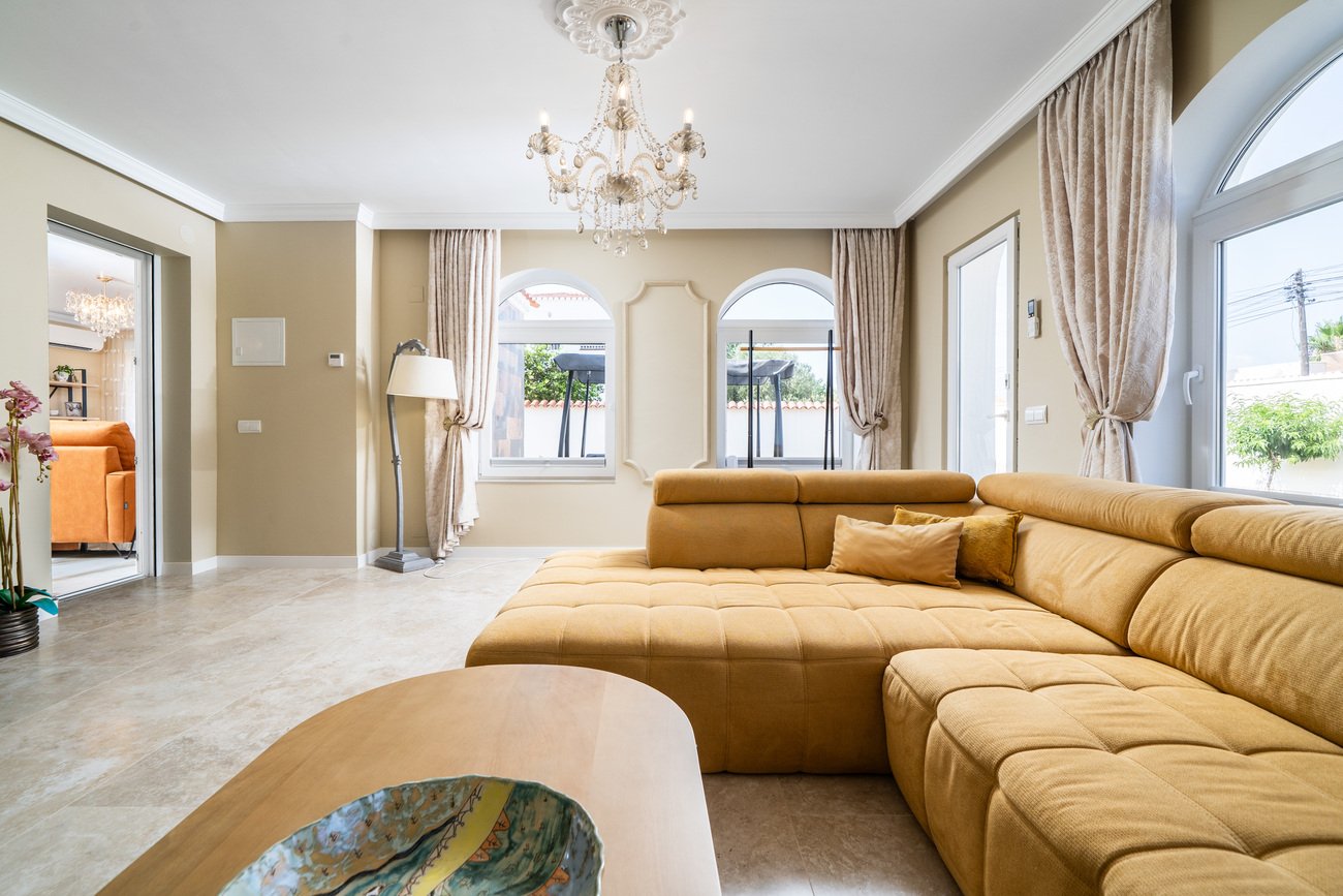 Villa a Torrevieja, Alicante, Spagna 4 camere da letto, 201 mq. N° 138623