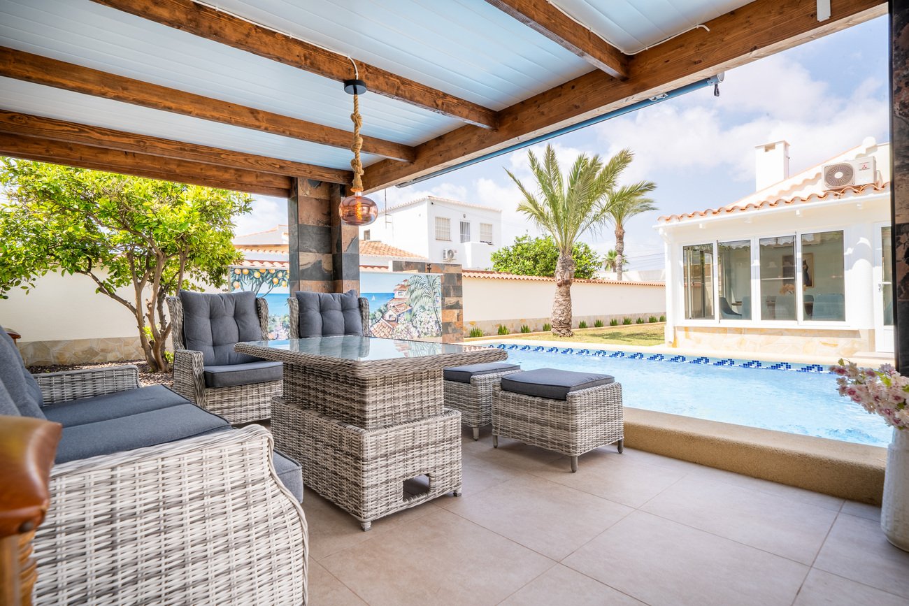 Villa a Torrevieja, Alicante, Spagna 4 camere da letto, 201 mq. N° 138623