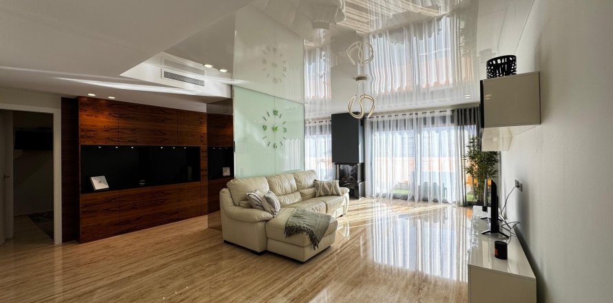 Lägenhet i Torrevieja, Alicante, Spanien 4 sovrum, 361 kvm. Nr. 146648