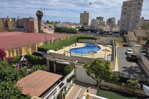 Radhus till salu i Torrevieja, Alicante, Spanien 4 sovrum, 111 kvm. Nr. 146645 - foto 2