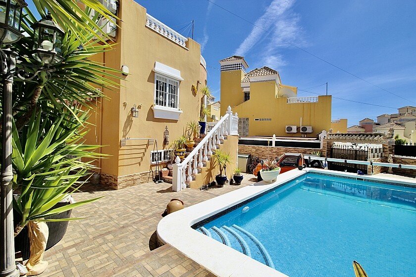 Villa i Villamartin, Alicante, Spanien 4 sovrum, 180 kvm. Nr. 103551