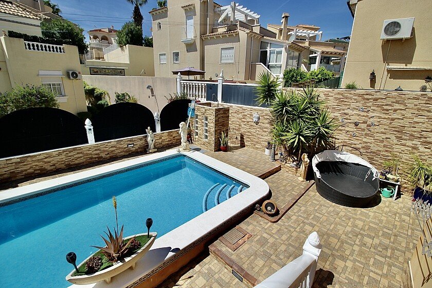 Villa i Villamartin, Alicante, Spanien 4 sovrum, 180 kvm. Nr. 103551