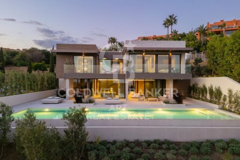 Villa for sale in Benahavis, Malaga, Spain 5 bedrooms, 540 sq.m. No. 157446 - photo 2