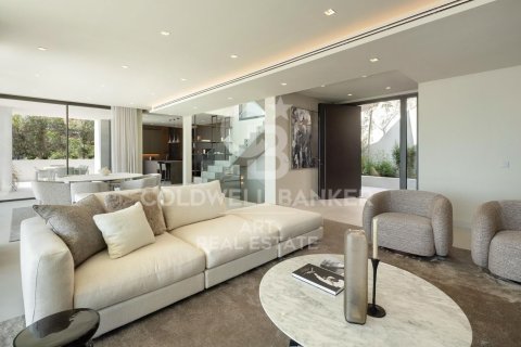 Villa for sale in Benahavis, Malaga, Spain 5 bedrooms, 540 sq.m. No. 157446 - photo 3