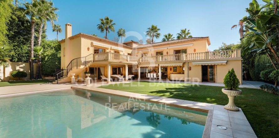 Villa in Marbella, Malaga, Spain 5 bedrooms, 405 sq.m. No. 157449