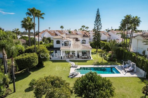 Villa Estepona, Malaga, Spānijā 6 istabas, 365 m2 Nr. 157447