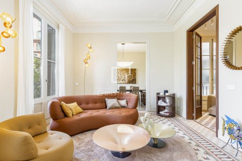 Продажа квартиры в Барселона, Испания 3 спальни, 189м2 №164640 - фото 3
