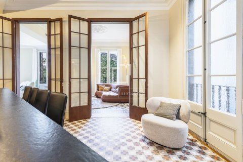 Продажа квартиры в Барселона, Испания 3 спальни, 189м2 №164640 - фото 10