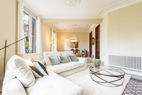 Продажа квартиры в Барселона, Испания 3 спальни, 189м2 №164640 - фото 16