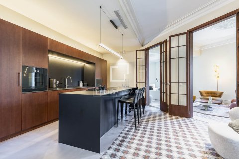 Продажа квартиры в Барселона, Испания 3 спальни, 189м2 №164640 - фото 9