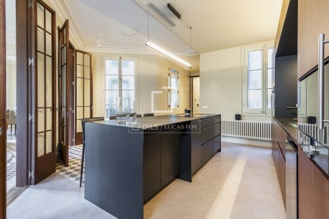 Продажа квартиры в Барселона, Испания 3 спальни, 189м2 №164640 - фото 12