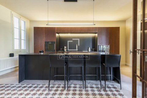 Продажа квартиры в Барселона, Испания 3 спальни, 189м2 №164640 - фото 4