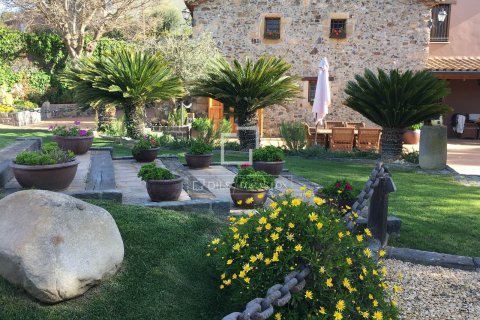 Villa for sale in Sant Pol de Mar, Barcelona, Spain 5 bedrooms, 713 sq.m. No. 164634 - photo 2