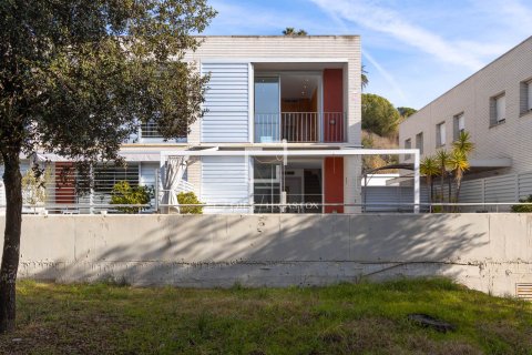 Villa for sale in Sant Pol de Mar, Barcelona, Spain 3 bedrooms, 219 sq.m. No. 164637 - photo 2