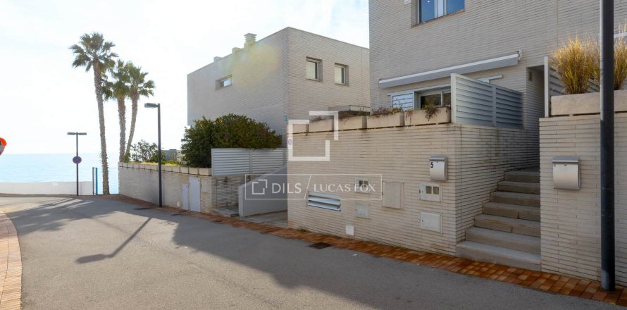 Villa in Sant Pol de Mar, Barcelona, Spain 3 bedrooms, 219 sq.m. No. 164637