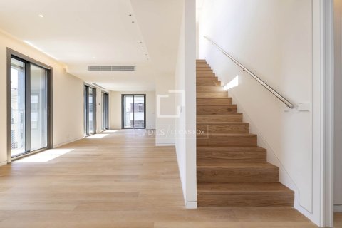 Penthouse w Barcelona, Hiszpania 3 sypialnie, 368 mkw. nr 164639 – zdjęcie 23