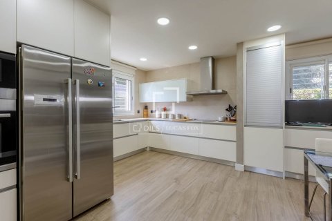 Villa for sale in Teia, Barcelona, Spain 4 bedrooms, 533 sq.m. No. 164636 - photo 18