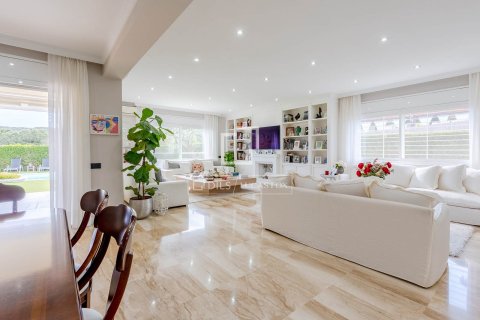 Villa for sale in Teia, Barcelona, Spain 4 bedrooms, 533 sq.m. No. 164636 - photo 6