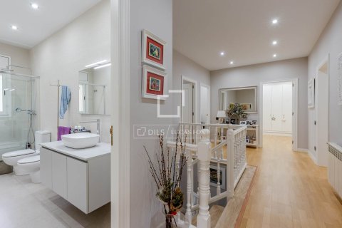 Villa for sale in Teia, Barcelona, Spain 4 bedrooms, 533 sq.m. No. 164636 - photo 22