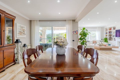 Villa for sale in Teia, Barcelona, Spain 4 bedrooms, 533 sq.m. No. 164636 - photo 12