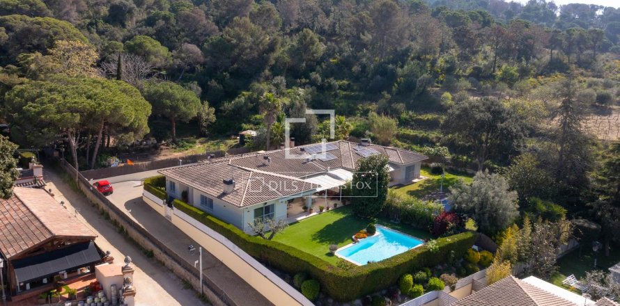 Villa in Teia, Barcelona, Spain 4 bedrooms, 533 sq.m. No. 164636