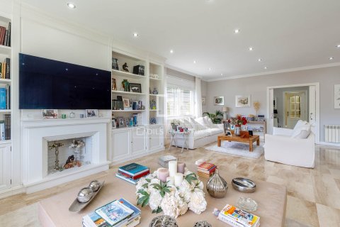 Villa for sale in Teia, Barcelona, Spain 4 bedrooms, 533 sq.m. No. 164636 - photo 13