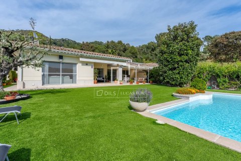 Villa for sale in Teia, Barcelona, Spain 4 bedrooms, 533 sq.m. No. 164636 - photo 3