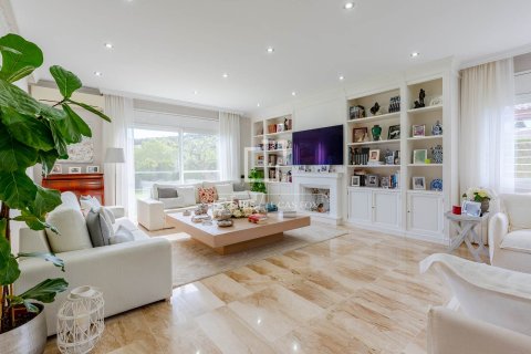 Villa for sale in Teia, Barcelona, Spain 4 bedrooms, 533 sq.m. No. 164636 - photo 8