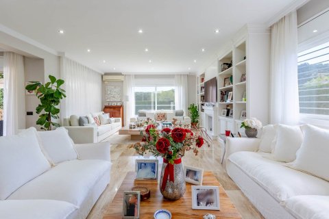 Villa for sale in Teia, Barcelona, Spain 4 bedrooms, 533 sq.m. No. 164636 - photo 9