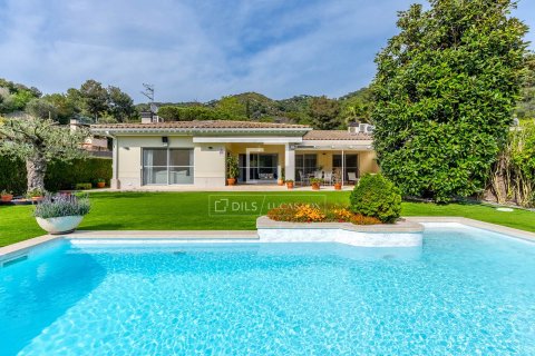 Villa for sale in Teia, Barcelona, Spain 4 bedrooms, 533 sq.m. No. 164636 - photo 2