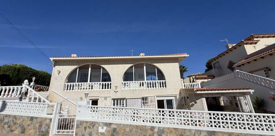 Villa à Villamartin, Alicante, Espagne 3 chambres, 150 m2 No. 142803