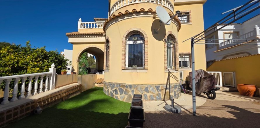 Villa en Villamartin, Alicante, España 4 dormitorios, 153 m2 No. 148399
