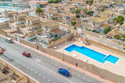 Huvila myytävänä Los Balcones, Alicante, Espanja, 5 makuuhuonetta, 131 m2 No. 116051 - kuva 3