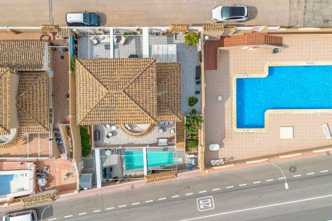 Huvila myytävänä Los Balcones, Alicante, Espanja, 5 makuuhuonetta, 131 m2 No. 116051 - kuva 1