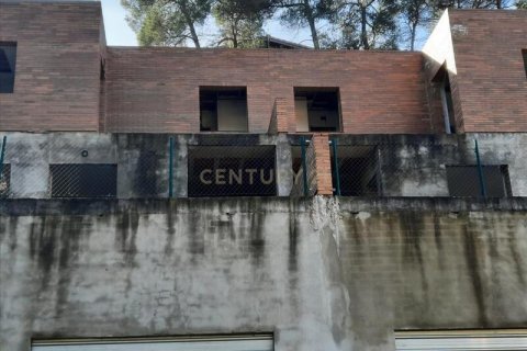 House for sale in Castellar Del Valles, Barcelona, Spain 1 bedroom, 214 sq.m. No. 186559 - photo 2