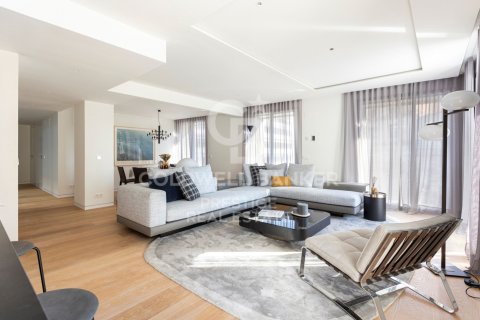 Продажа квартиры в Барселона, Испания 1 спальня, 79м2 №158913 - фото 2