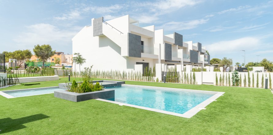 Bungalow à Torrevieja, Alicante, Espagne 3 chambres, 162 m2 No. 134644