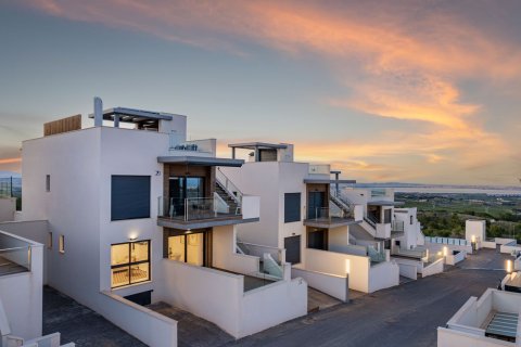 Talo San Miguel de Salinas, Alicante, Espanja 3 makuuhuonetta, 92 m2 No. 193948