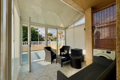 House for sale in Torrevieja, Alicante, Spain 4 bedrooms, 127 sq.m. No. 193006 - photo 4