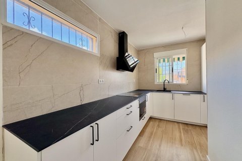 House for sale in Torrevieja, Alicante, Spain 4 bedrooms, 127 sq.m. No. 193006 - photo 5