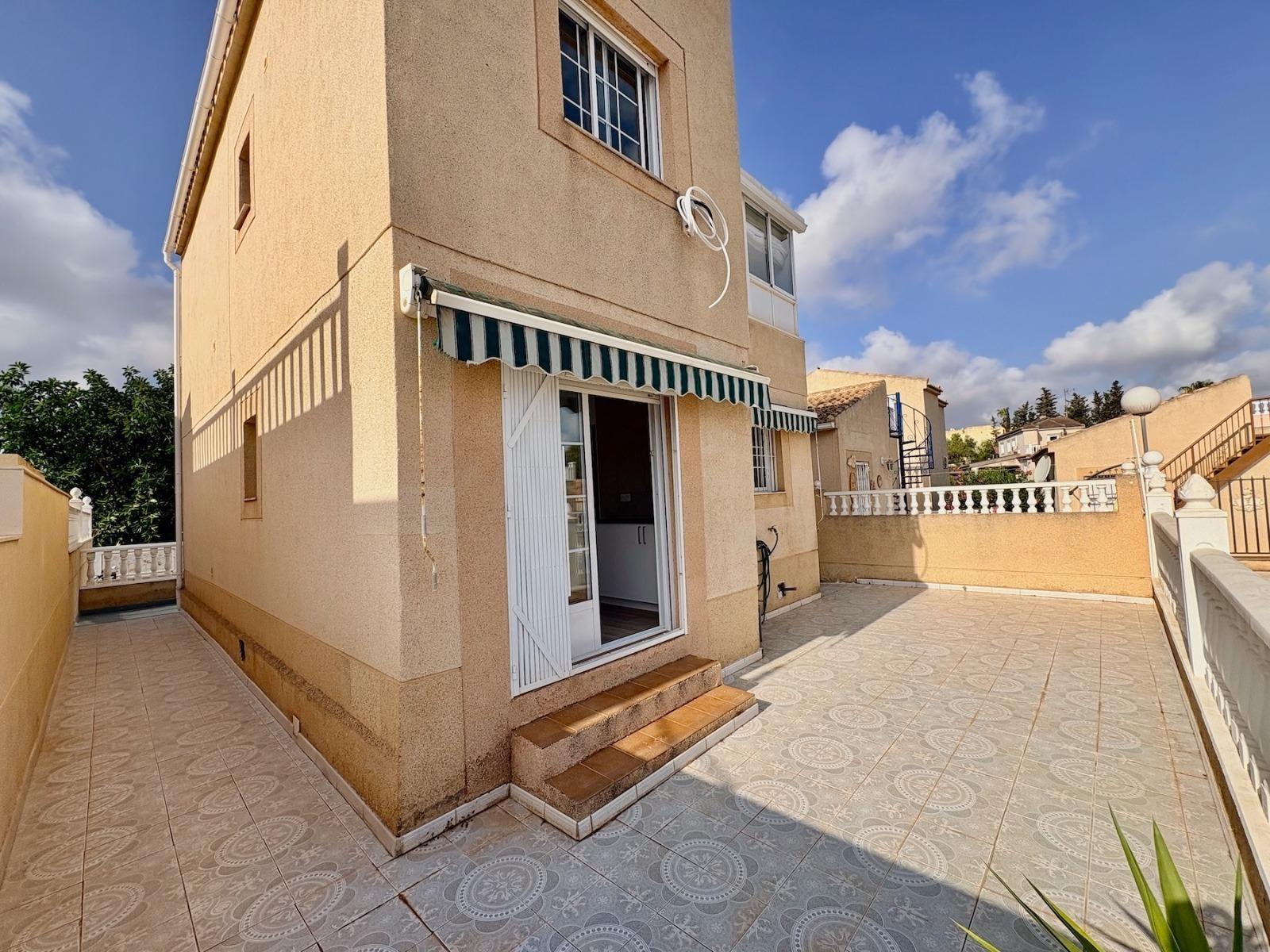 Сasa en Torrevieja, Alicante, España 4 dormitorios, 127 m2 No. 193006