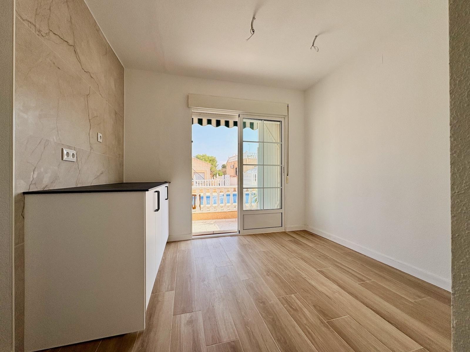 Сasa en Torrevieja, Alicante, España 4 dormitorios, 127 m2 No. 193006