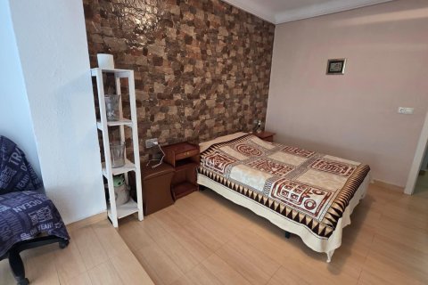 Продажа квартиры в Кампоамор, Аликанте, Испания 2 спальни, 73м2 №193004 - фото 2
